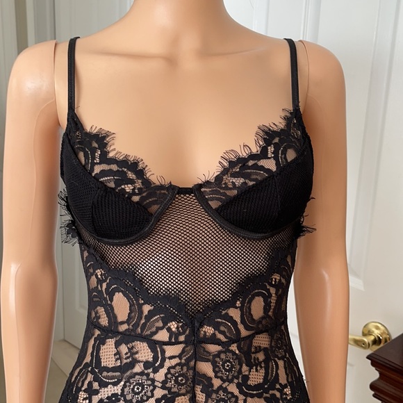 Black lace and mesh bodysuit - Picture 3 of 8